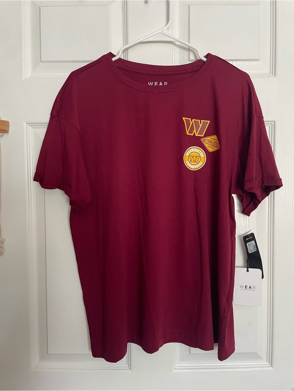 NWT NFL Washington Commanders Women’s size Medium Graphic Crewneck T-Shirt